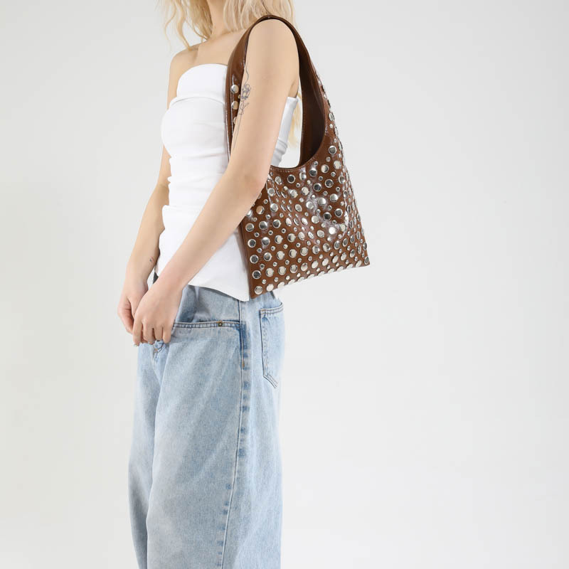 Borsa a spalla donna a pois con borchie borsa a secchiello moda_voghion.com