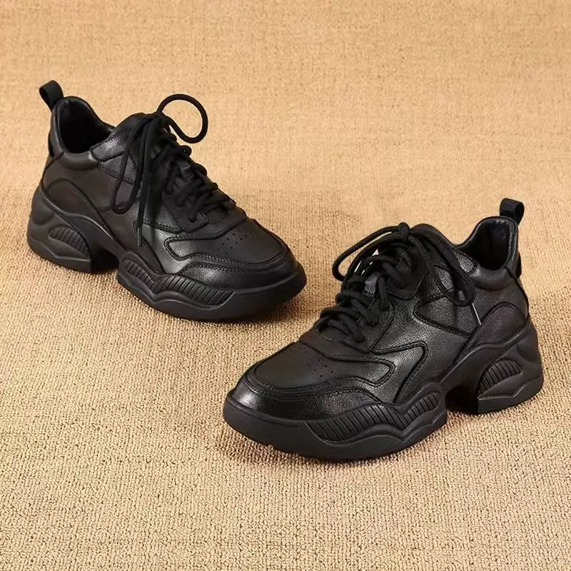 Женские кроссовки из натуральной кожи на толстой подошве, новинка осени-зимы 2025, европейский стиль, черные, увеличивающие рост, крутые повседневные туфли для женщин с флисовой подкладкой.