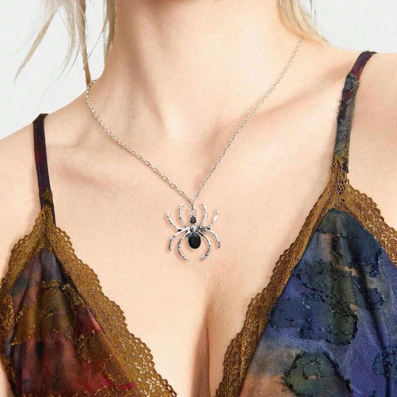 Cross-Border Retro Dark Style Spider Necklace Gothic Style Diamond-Encrusted Alloy Pendant Halloween Girls' Necklace Wholesale Cross-Border Retro Dark Style Spider Necklace Gothic Style Diamond-Encrusted Alloy Pendant Halloween Girls' Necklace Wholesale