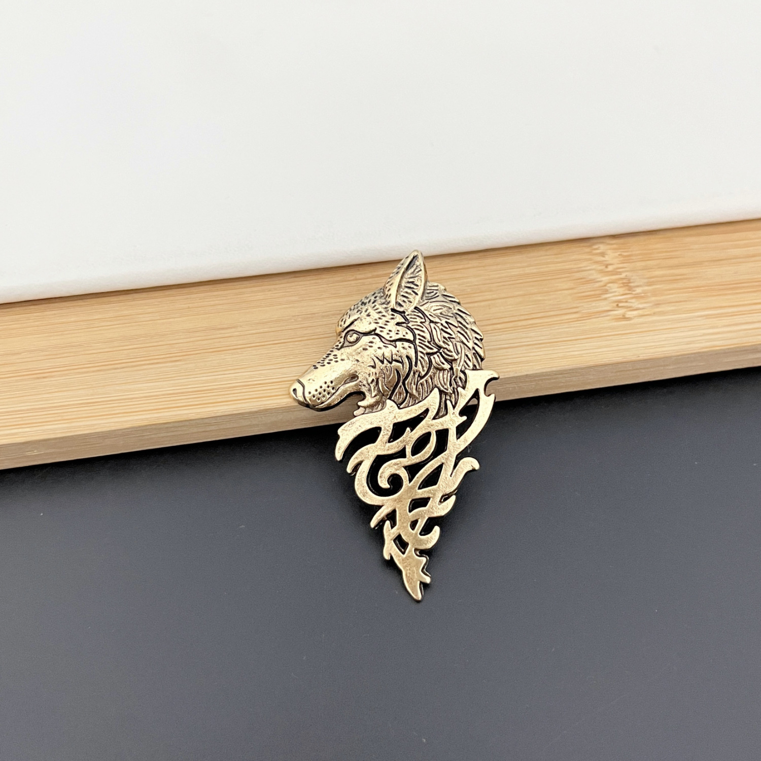 Wolf Brooch For Men Retro Style Lapel Pin Personality Badge_voghion.com