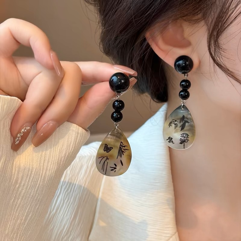Retro elegant small design earrings drop-shaped
