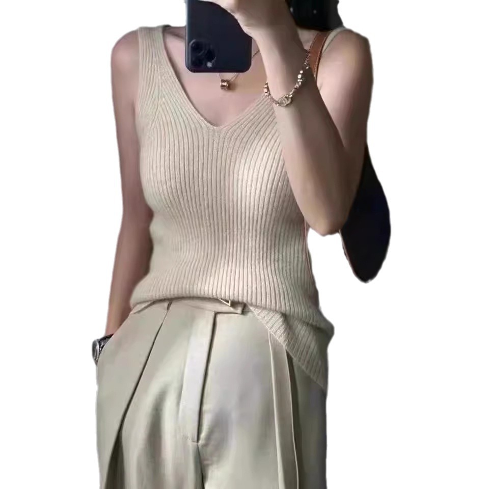 Elegant woolen T-shirt