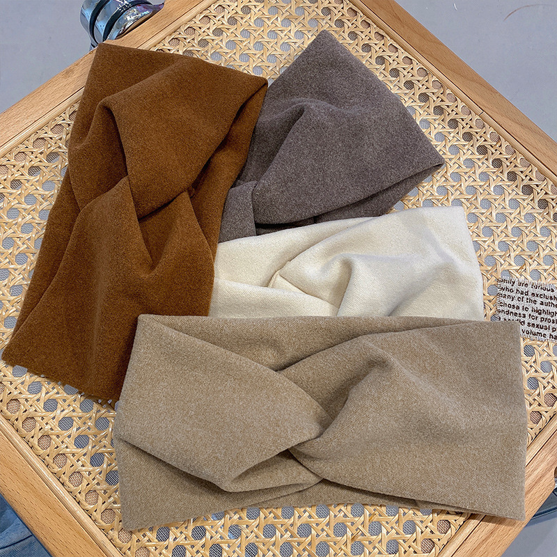 Women's Simple Style Classic Style Solid Color Cloth Flocking Hair Band display picture 1
