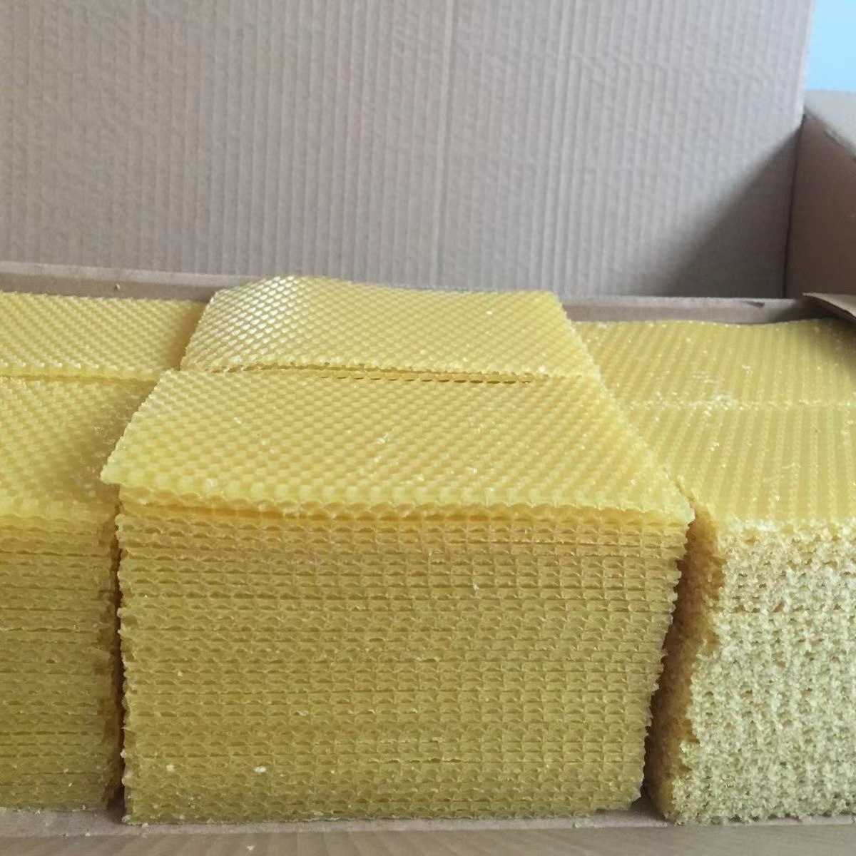 养蜂用优质蜂蜡深房巢蜜巢础片9*13.2巢蜜盒子意蜂中蜂专用
