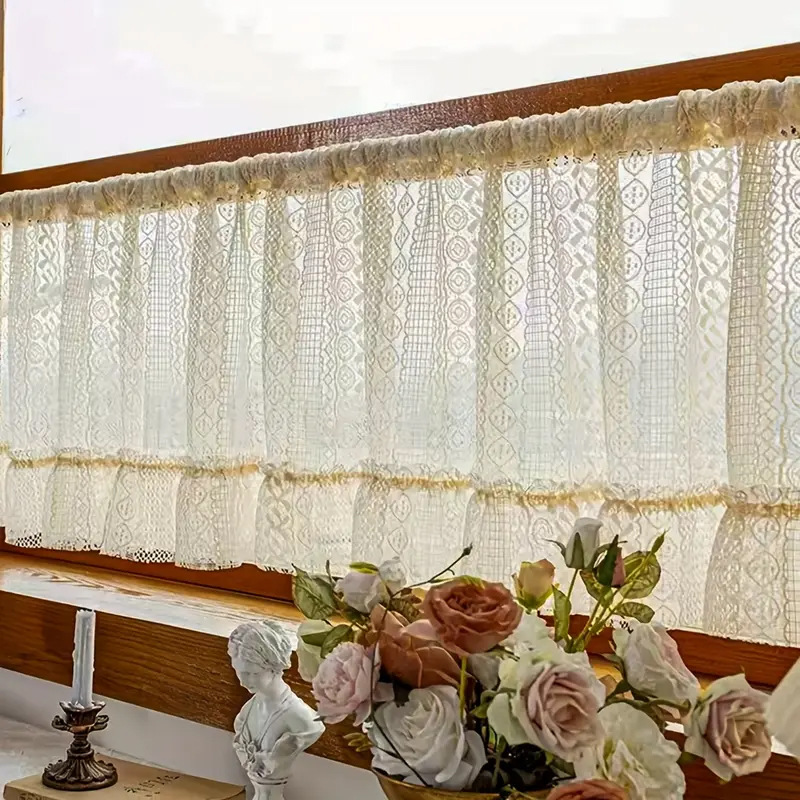 Cortina de café boêmia com acabamento em renda de poá curta_voghion.com