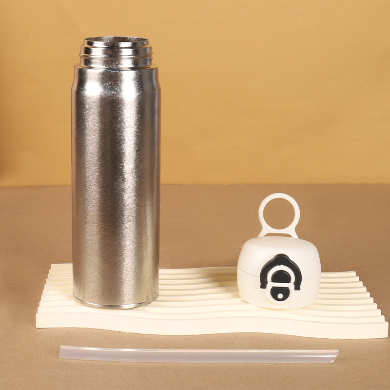 Tapa de aislamiento térmico con tapa de rebote simple de titanio puro, taza de agua portátil para automóvil de sensación avanzada, taza de titanio antibacteriano para exteriores
