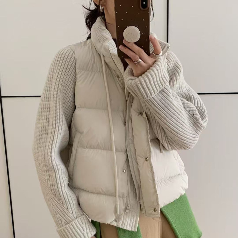 Korean-style ribbed white duck down jacket for women 2026, knitted patchwork with sweater sleeves, sweet and trendy top for petite women Korean-style ribbed white duck down jacket for women 2026, knitted patchwork with sweater sleeves, sweet and trendy top for petite women