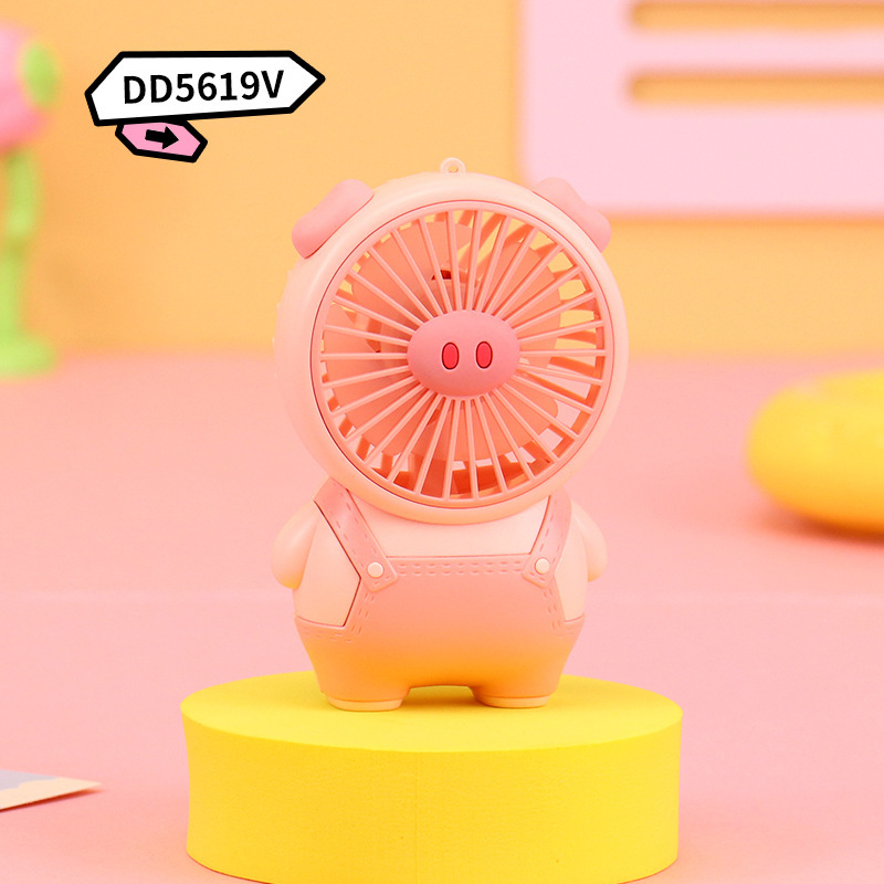 萌えかわいがってアイスクリームの扇風機の子供のミニは扇風機のusbを持って充電します。|undefined