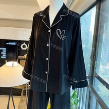 �߶˺�ɫ��H��˯�´�����z�l�y�Ứ�C��L��ɼ�����Ů��Ҿӷ�