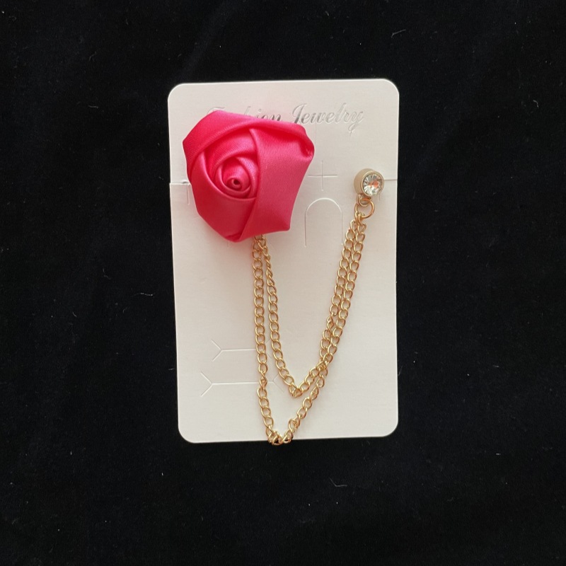 Broche de flor de rosa en tela para hombre con borlas boda_voghion.com