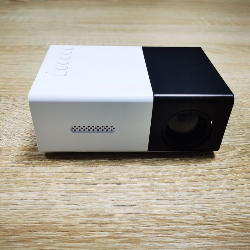 人気商品 YG300 黄白ミニプロジェクター ポータブル 子供用 家庭用 高画質 便利プロジェクター|undefined