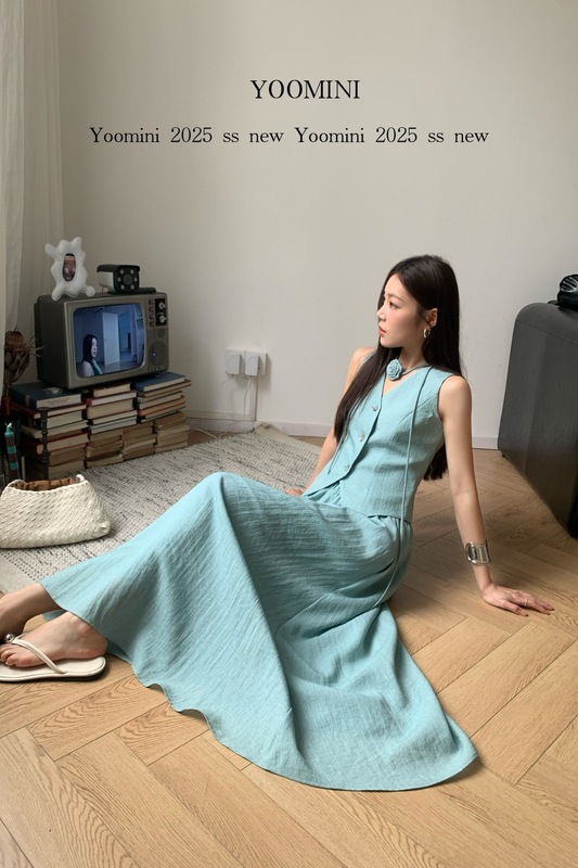 2025年夏季时尚韩系淑女v领无袖马甲背心+宽松高腰半身裙套装时髦|undefined