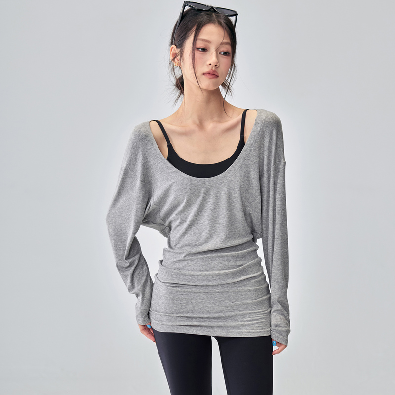 Large U-Neck Yoga Cover-Up Shirt with Batwing Sleeves, Long Pilates Training Top, Loose Fit, Hip-Covering Sports Fitness Top Large U-Neck Yoga Cover-Up Shirt with Batwing Sleeves, Long Pilates Training Top, Loose Fit, Hip-Covering Sports Fitness Top