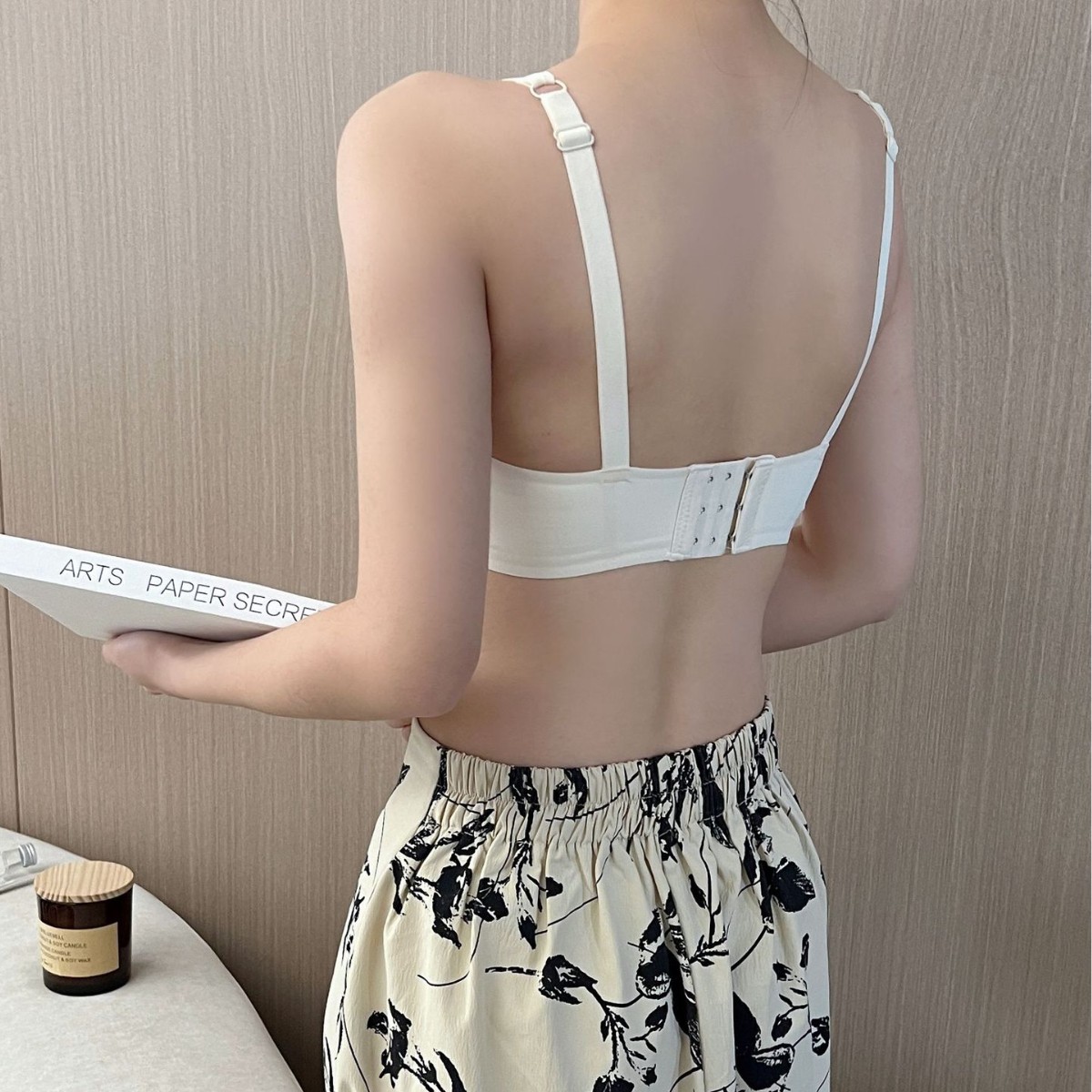 Venta directa de fábrica comercio electrónico transfronterizo sudeste asiático Vietnam Tailandia ropa interior de mujer sin costuras cuello cuadrado desnudo Tiraven sujetador