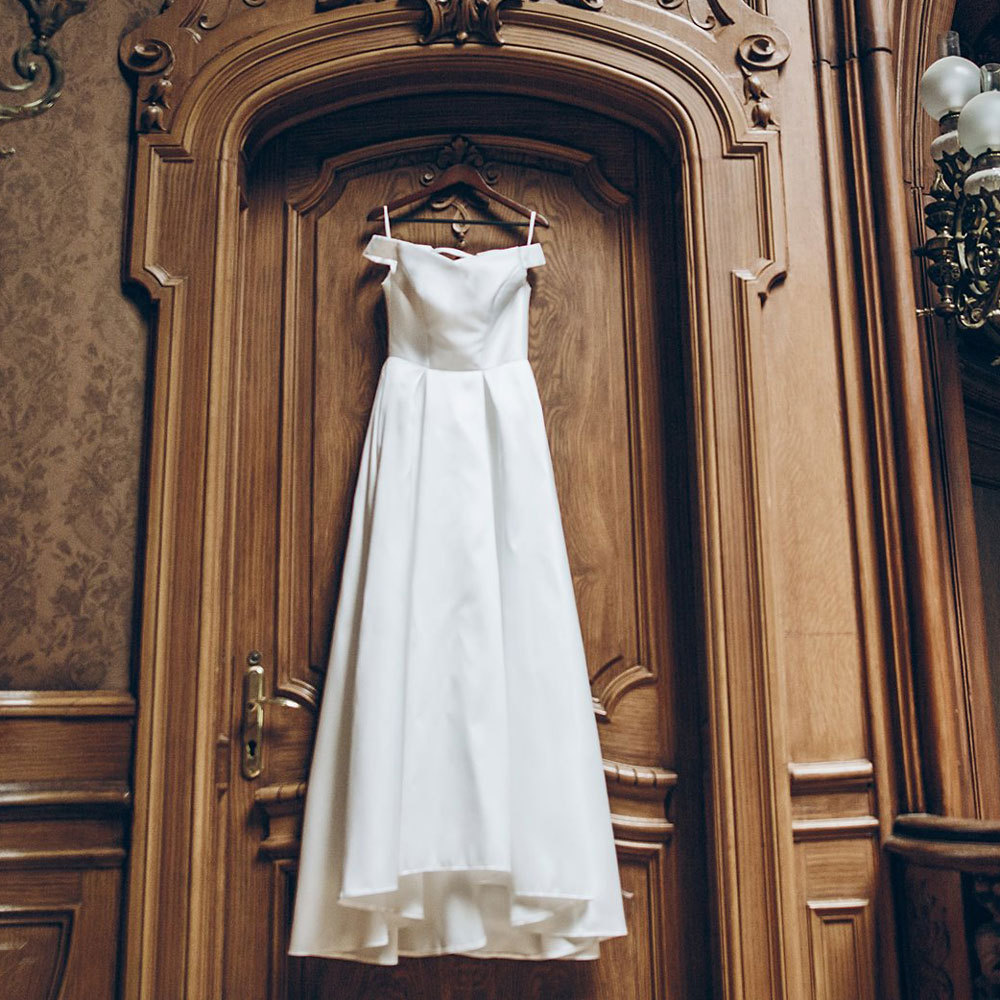 Comercio exterior europeo y americano Amazon AliExpress deseo simple elegante satén Delgado sexy vestido de novia sexy V collar soporte personalización