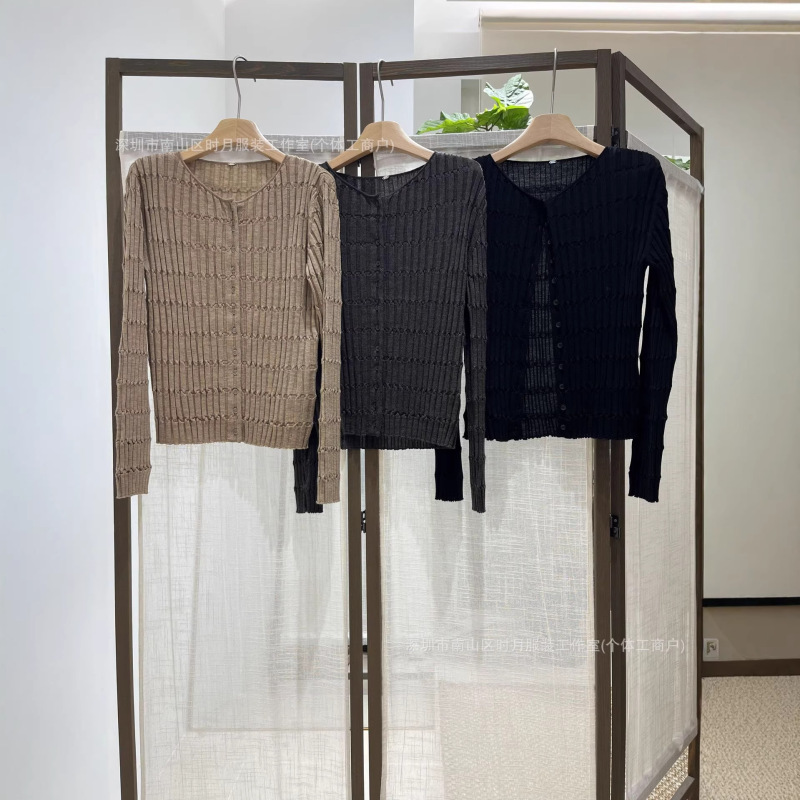 Niche Minimalist Style with Vertical Pleats for a Slimming Effect, 100% Merino Wool Stretchy Slim-Fit Knit Cardigan