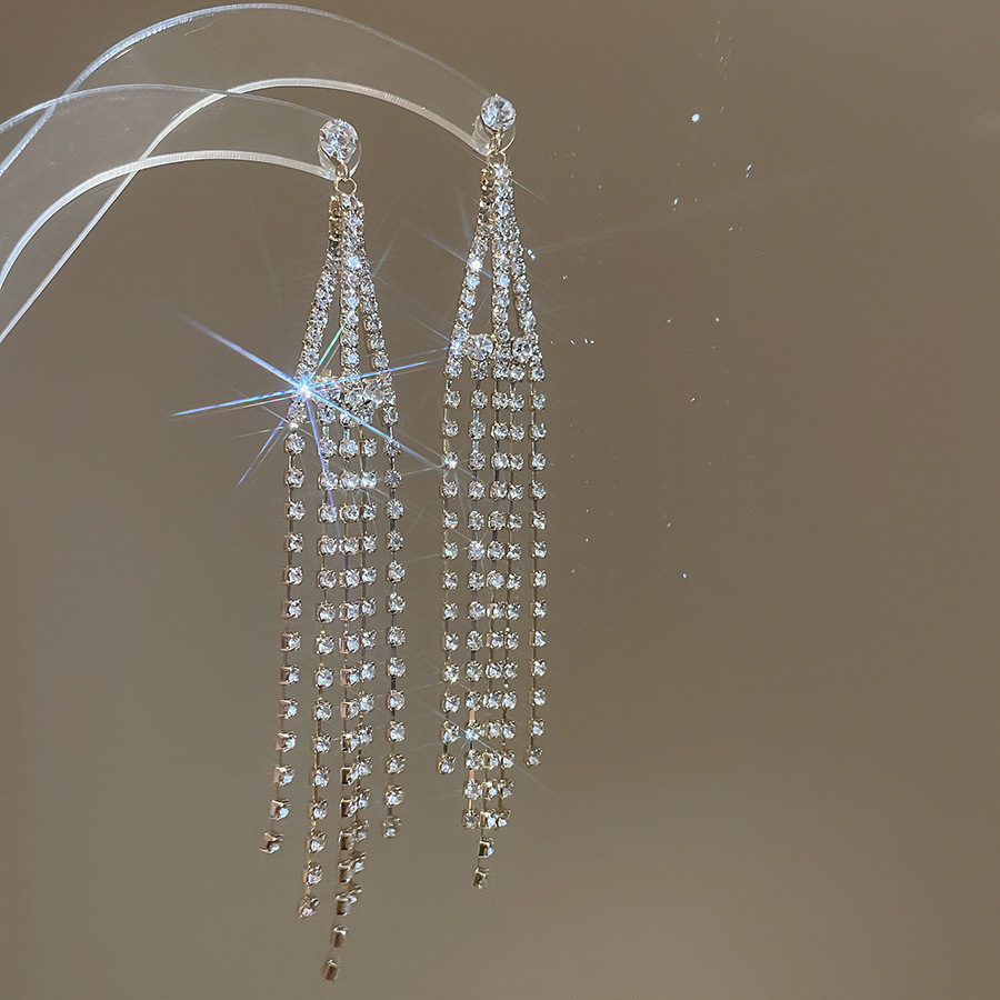 Aguja de plata, circón, copo de nieve, borla, pendientes de perlas, pendientes de todo fósforo de nicho femenino, pendientes de temperamento de moda, lujo ligero, sentido de alta gama