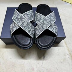 新款男士休闲拖鞋潮流字母一字时尚个性防滑百搭夏季凉鞋外穿男鞋