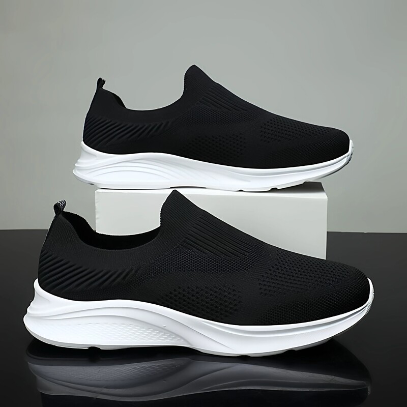 Men's athletic walking shoes, new spring/summer styles, lightweight and breathable, slip-on design, sock-style shoes, easy-to-wear, men's athletic shoes