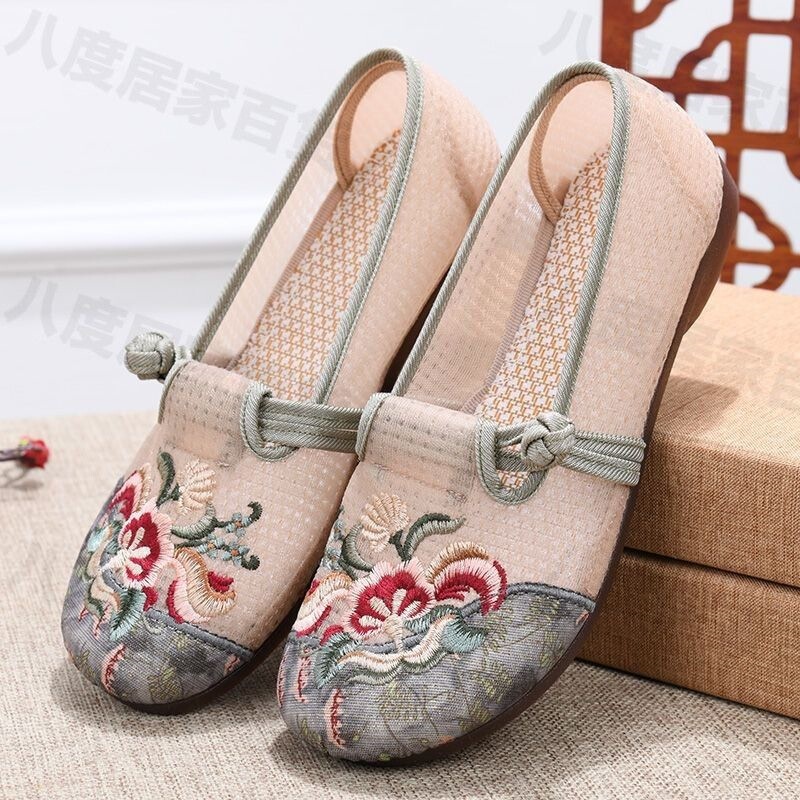 Old Beijing Cloth Shoes for Women, Chinese Style, Comfortable Slip-On Embroidered Shoes, Spring and Autumn Mesh Breathable Women's Shoes, Soft-Soled Mom Shoes Old Beijing Cloth Shoes for Women, Chinese Style, Comfortable Slip-On Embroidered Shoes, Spring and Autumn Mesh Breathable Women's Shoes, Soft-Soled Mom Shoes