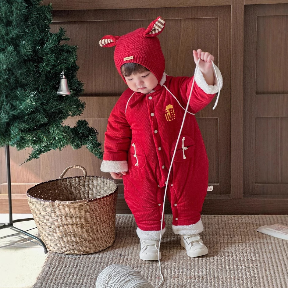 2024 invierno nuevo producto ropa de algodón grueso ropa de bebé nuevo mono acolchado de estilo chino a fin de semana ropa de año nuevo 1