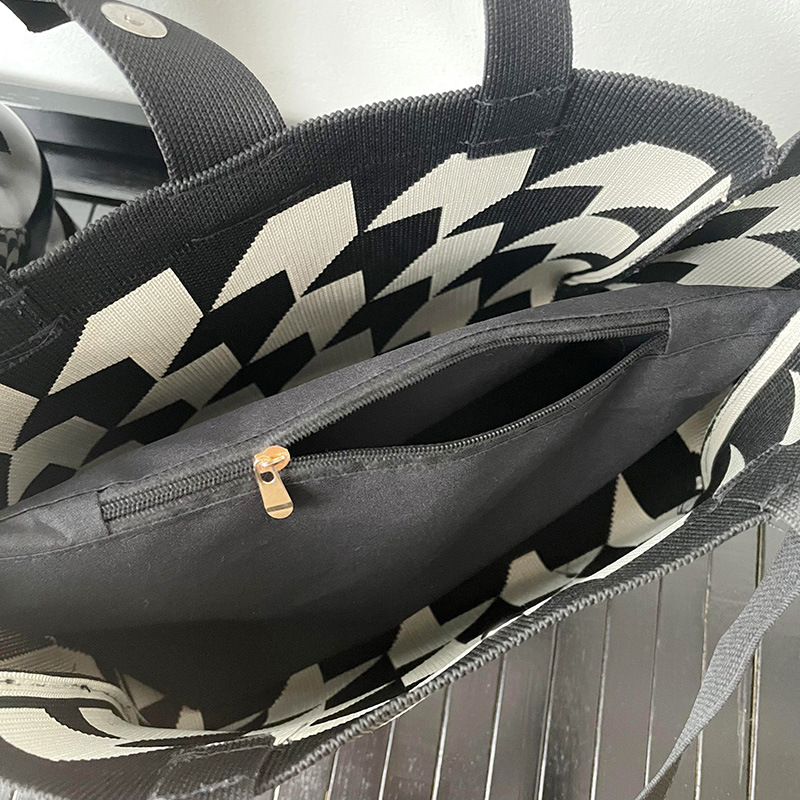 Estilo coreano nicho diseño negro y blanco Flecha de punto pequeño bolso cuadrado bolso casual versátil de gran capacidad bolsa de mensajero bolso de las mujeres