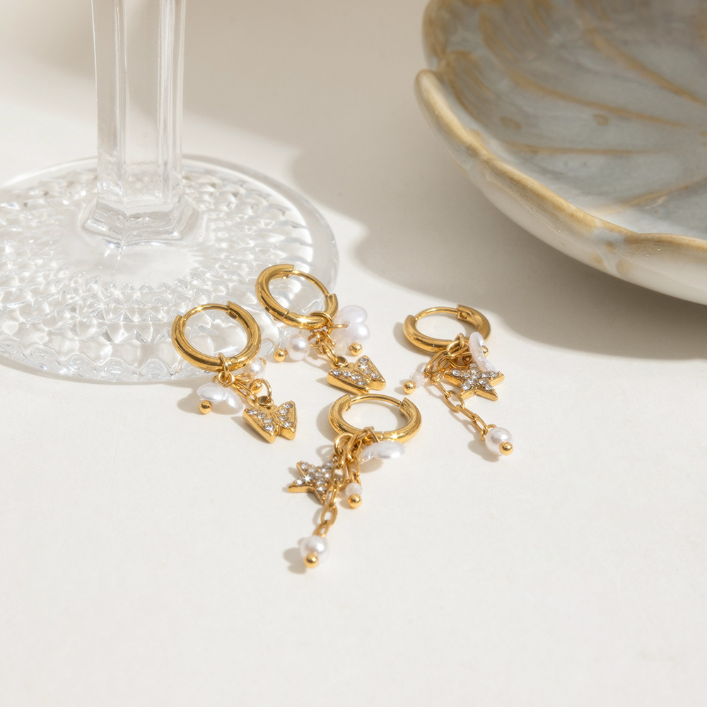 Wanxing Pendientes de perlas europeas y americanas Pendientes de acero inoxidable Pendientes de lujo ligero de alta gama Diseño de joyería de oro de nicho de 18 quilates