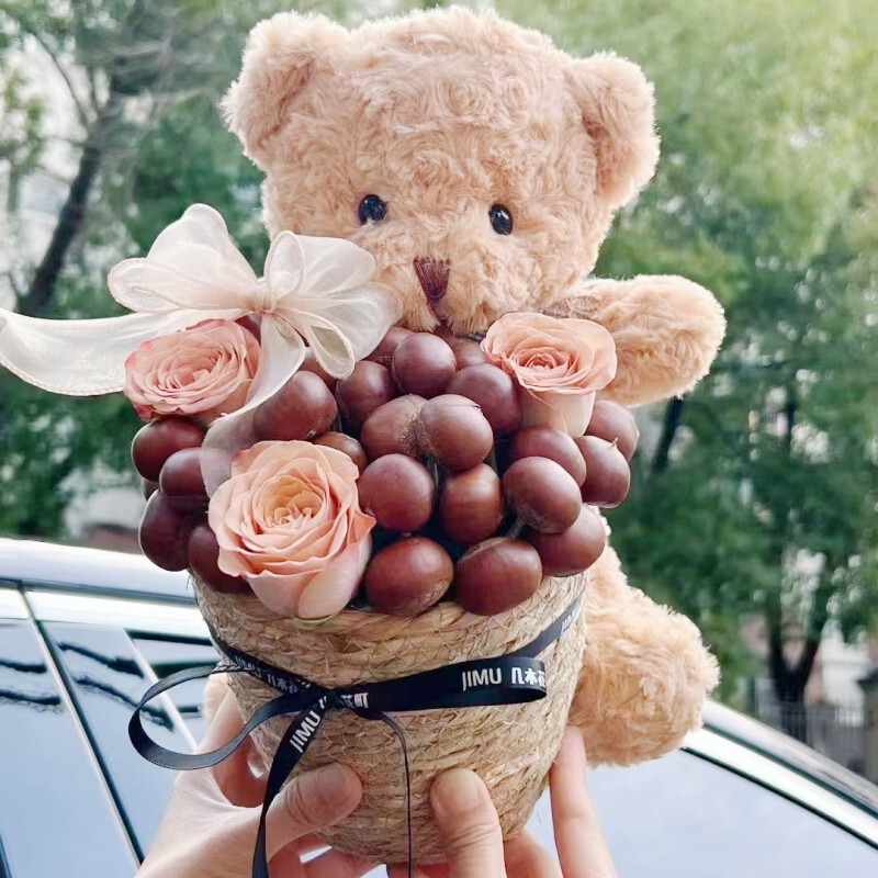 Chestnut Bear Hug Flower Basket Hug Bucket Machine Woven Straw Flower Pot Flower Shop Festival Explosions Flower Basket Cyber Celebrum Hot Selling Flower Basket
