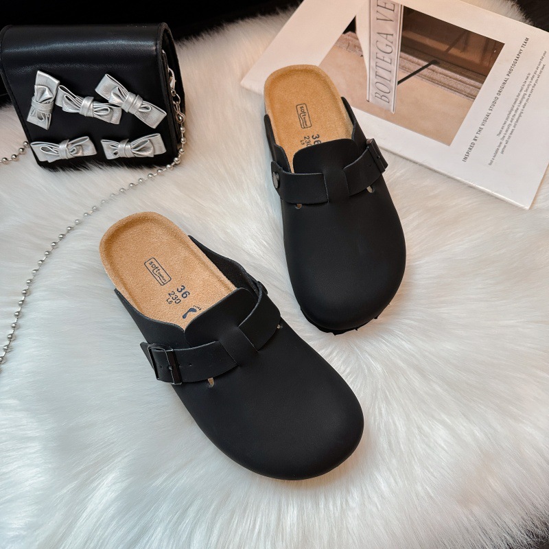 Black leather / 35