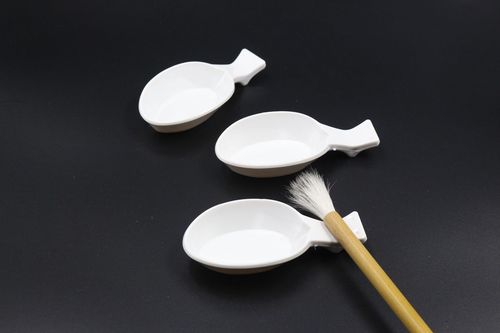 Water dish, plum blossom ink dish, white plastic material, stationery brush, twisting water tincture pen