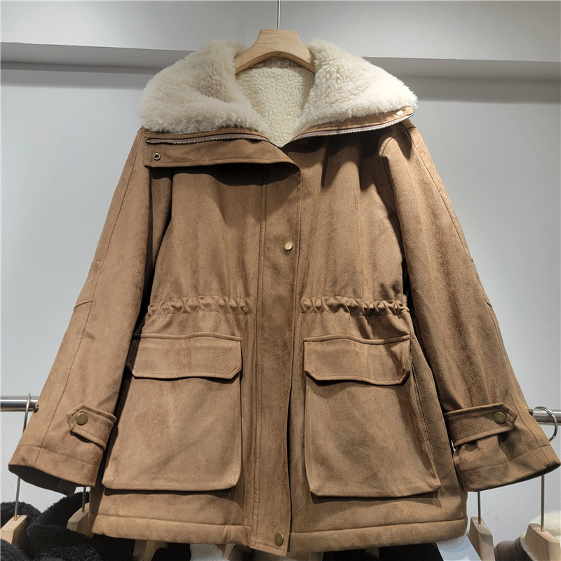 Productos europeos de algodón de cintura gruesa para mujeres 2025 invierno nuevo tipo largo y largo suelto de piel de ciervo gruesa para superar la chaqueta