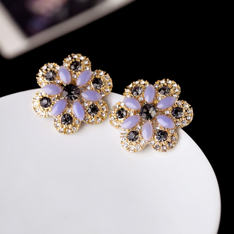 Fashion Simple Flower Stud Earrings Sweet Artistic Temperament Flower Earrings Exquisite Small Beautiful Ear Rings Wholesale display picture 10