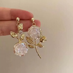 S925 シルバー針、美しい非対称デザイン、ピンク透明クリスタルローズイヤリング、女性用ハイエンドイヤリング