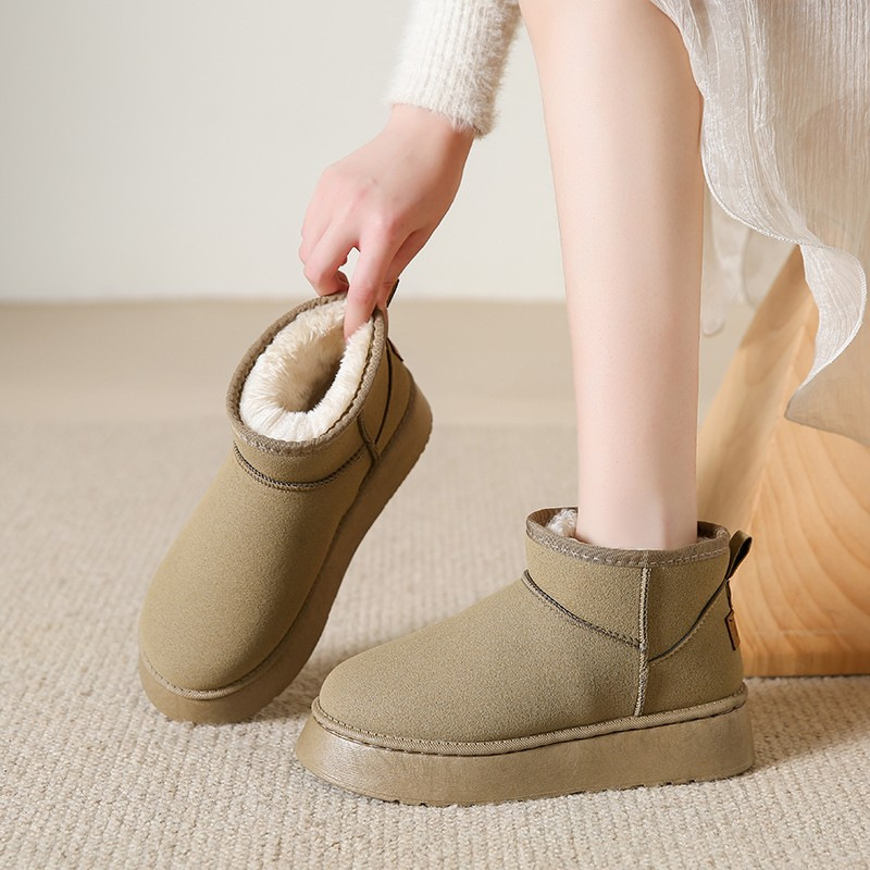 2024 년 가을과 겨울 새로운 낮은 뒤꿈치 두꺼운 밑바닥 스노우 부츠 여성 한국 스타일 기모 두꺼운 소매 외부 플랫 바닥 여성 부츠