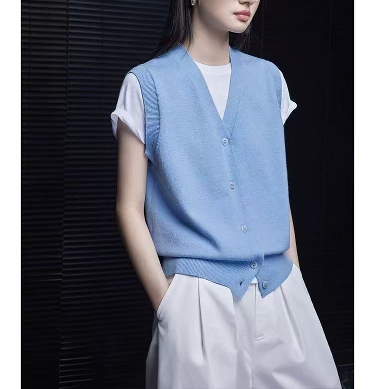momemt军绿色针织v领马甲开衫女2025春秋季新款时髦洋气慵懒风|undefined