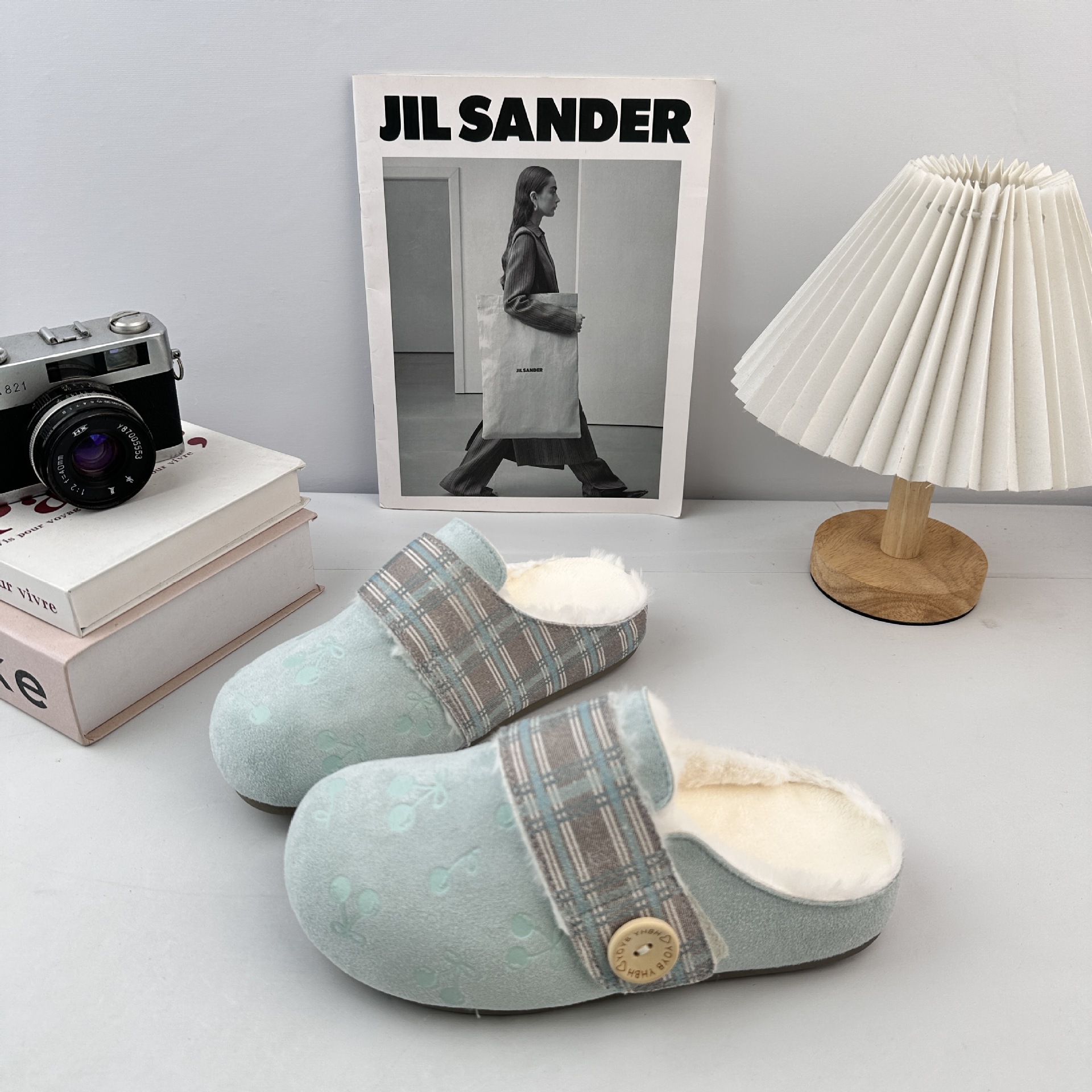 Yuanbo impresión de cereza cabeza media zapatillas de invierno para mujeres 2025 nuevos zapatos Birken perezosos con un pedazo de veludo