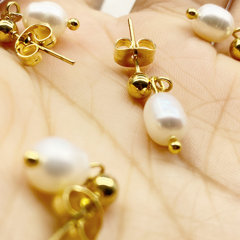 Retro Oval Irregular Pearl Stud Earrings Wholesale Nihaojewelry display picture 2
