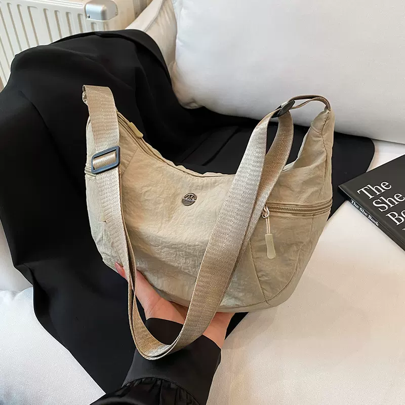 牛津布时尚大容量休闲包2025春季新款洋气补课宽肩带单肩斜挎包