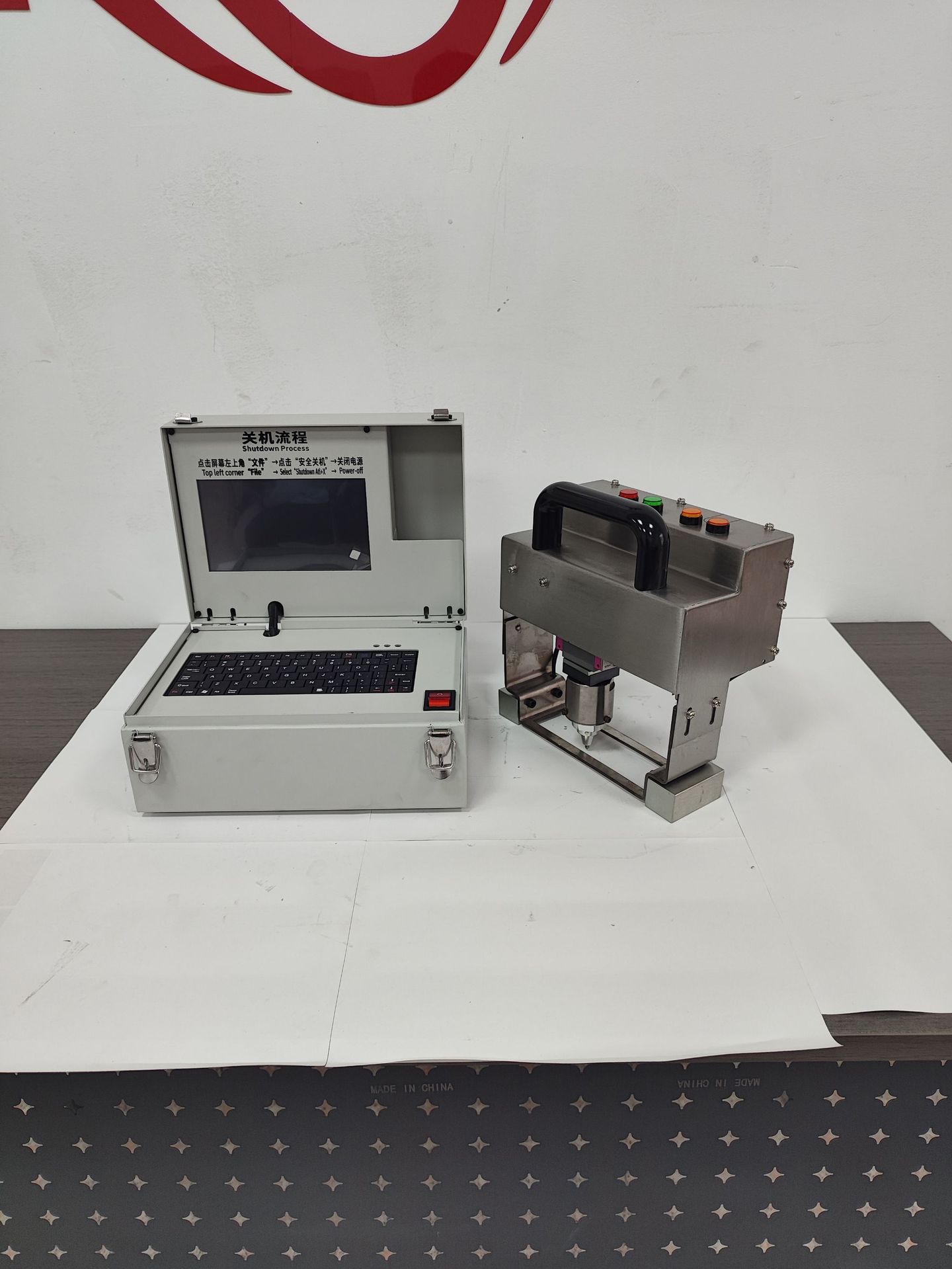 Xuanyi Máquina de marcado eléctrica portátil Máquina de grabado de metal Máquina de codificación de marco de placa de acero Máquina de codificación VIN de viga de automóvil