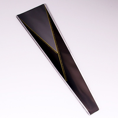 Bolsa de ramo de rosas con hilo dorado mate, bolsa transparente impermeable OPP, suministros para floristería, para el Día de San Valentín chino, con diseño de triángulo dorado y flor individual.