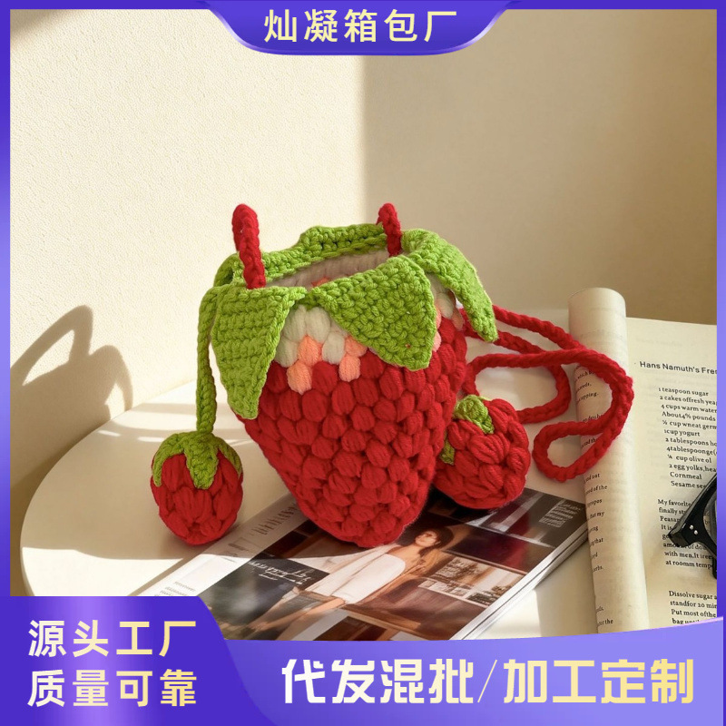 Autumn handmade knitted yarn bag, pink, cute strawberry design, crossbody style, new and versatile shoulder bag
