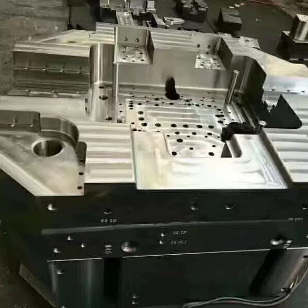 汽车 电子 家电等按图定制各类铝压铸模具  开发设计及制造