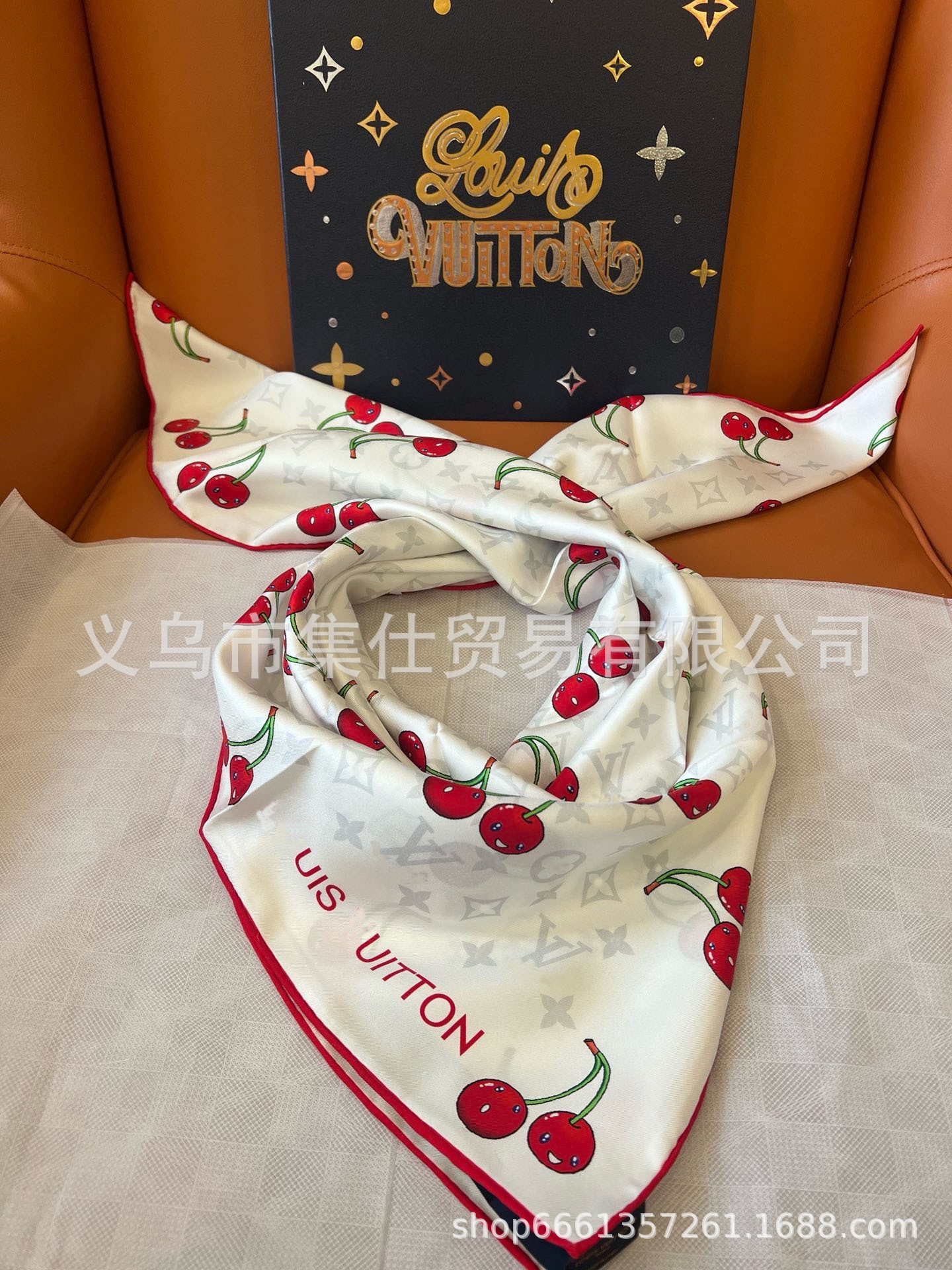 白色樱桃方巾