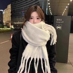 纯白色围巾女秋冬季韩系氛围感保暖加厚学生软糯马海毛围脖高级感