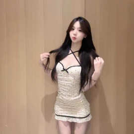 纯欲少女感蝴蝶结系蕾丝吊带波点修身连衣裙夏季新款抽褶皱包臀裙