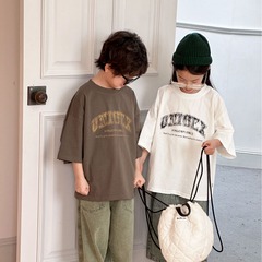 2024夏季新品韓版兒童字母短袖男童女童磨破前後字母上衣