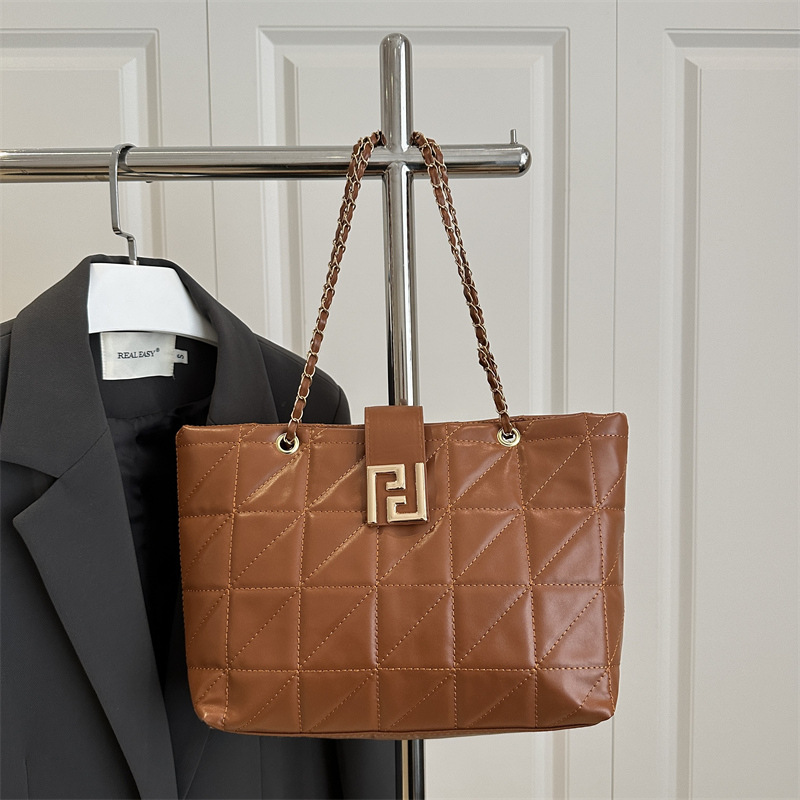 Bolso grande casual mujer simple aire occidental cadena de costura bolso de hombro 2025 verano nuevo bolso de alta capacidad