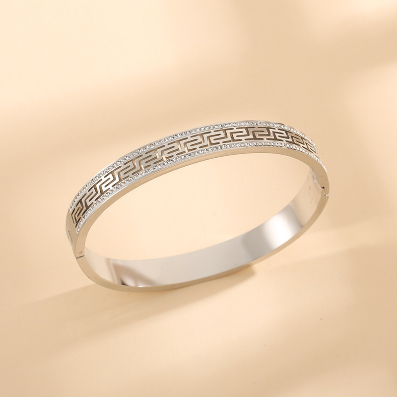Brazalete de acero de titanio de la Gran Muralla de la Mujer Retro corte vientos de nicho diseño ligero de lujo de diseño de alto nivel sensación de joyería de nuevo estilo