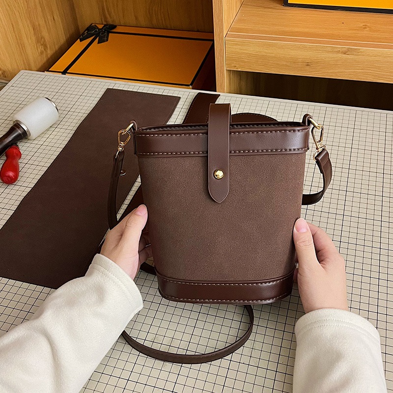 패션 크로스보더 여성용 가방 DIY 숄더 레트로 크로스 바디 여성용 가방 패션 소재 가방 소형 버킷 백 통근 수제 가방