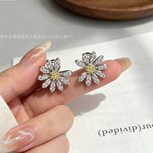 温柔风满钻雏菊耳钉女显气质精致轻奢甜美日常百搭设计款文艺个性